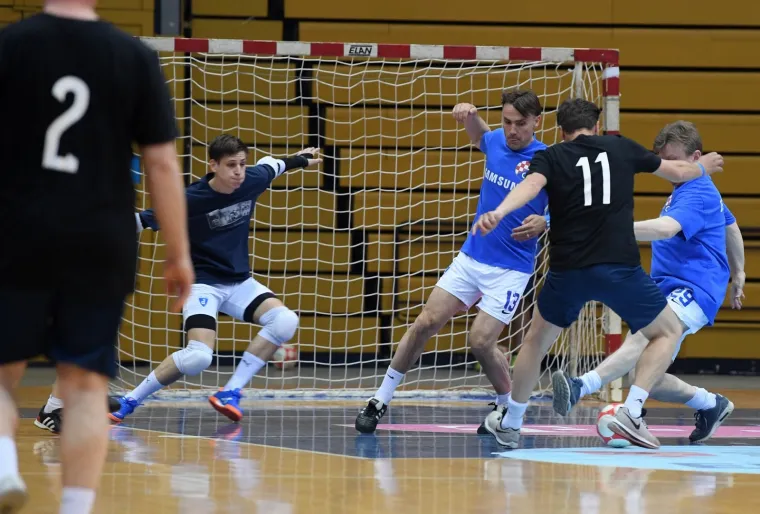 Dinamove legende i ikone HNL-a održale nogometni spektakl u Ciboni