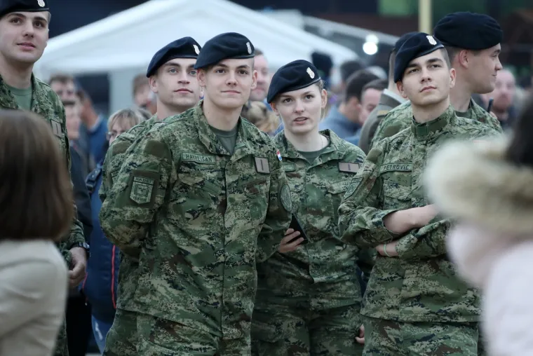 ODRŽANA LETAČKA MANIFESTACIJA U SJEĆANJE NA LEGENDARNOG PILOTA RUDOLFA PEREŠINA: Sudjelovalo desetak zrakoplova