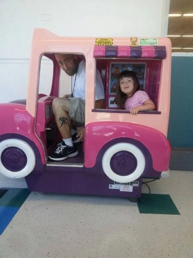 MAME, OPREZ! Znamo da je va&scaron; dan, ali bacite povremeno pogled na tate i &scaron;to točno rade s djecom