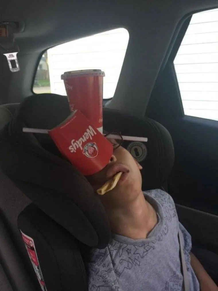 MAME, OPREZ! Znamo da je va&scaron; dan, ali bacite povremeno pogled na tate i &scaron;to točno rade s djecom