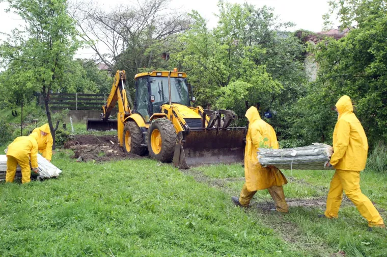 Raste vodostaj Une, u Hrvatskoj Kostajnici počele pripreme za obranu od poplave
