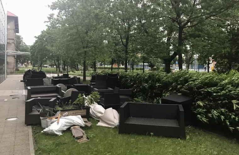 ORKANSKO NEVRIJEME HARA ZAGREBOM: Sru&scaron;ene grane i stabla po ulicama