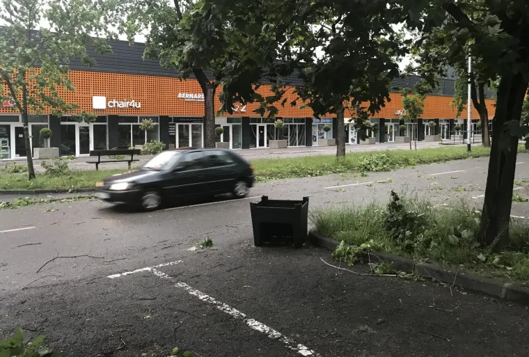 ORKANSKO NEVRIJEME HARA ZAGREBOM: Sru&scaron;ene grane i stabla po ulicama