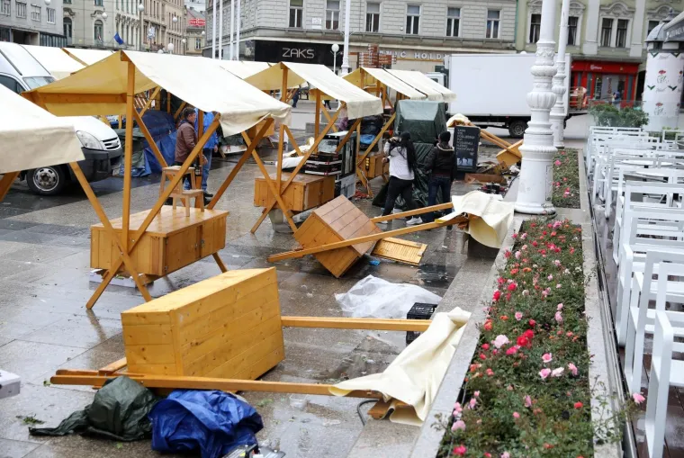 Olujni vjetar koji pu&scaron;e od jučer napravio je brojnu &scaron;tetu u gradu.