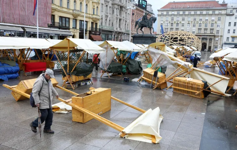 OLUJNO NEVRIJEME POKOSILO ZAGREB: Fotografije otkrile &scaron;tetu koju je prouzročio jak vjetar, stradao i poznati lokal u Tkalči