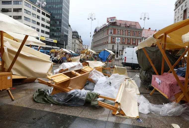 OLUJNO NEVRIJEME POKOSILO ZAGREB: Fotografije otkrile &scaron;tetu koju je prouzročio jak vjetar, stradao i poznati lokal u Tkalči