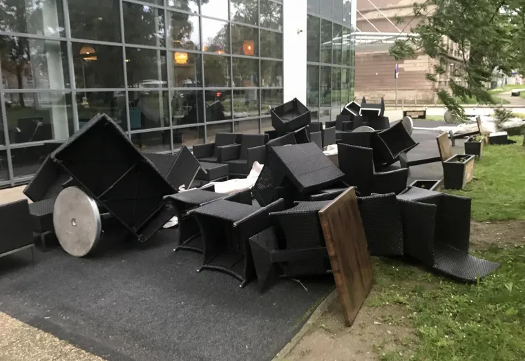 Orkanski vjetar razvalio dijelove zemlje, zbraja se materijalna &scaron;teta