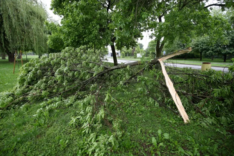 Orkanski vjetar razvalio dijelove zemlje, zbraja se materijalna &scaron;teta
