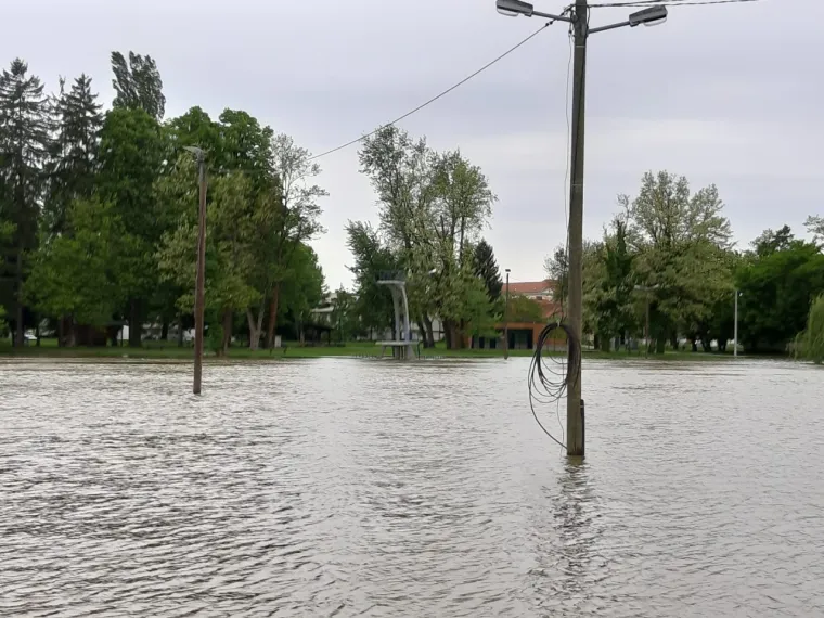 Nabujale rijeke ponovno prijete: Unatoč izvanrednim mjerama, građani u strahu od novih poplava