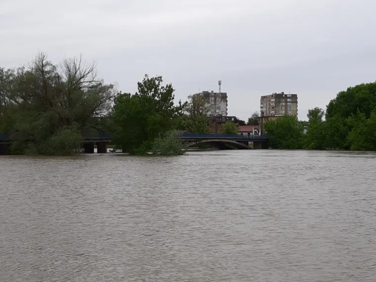 Nabujale rijeke ponovno prijete: Unatoč izvanrednim mjerama, građani u strahu od novih poplava