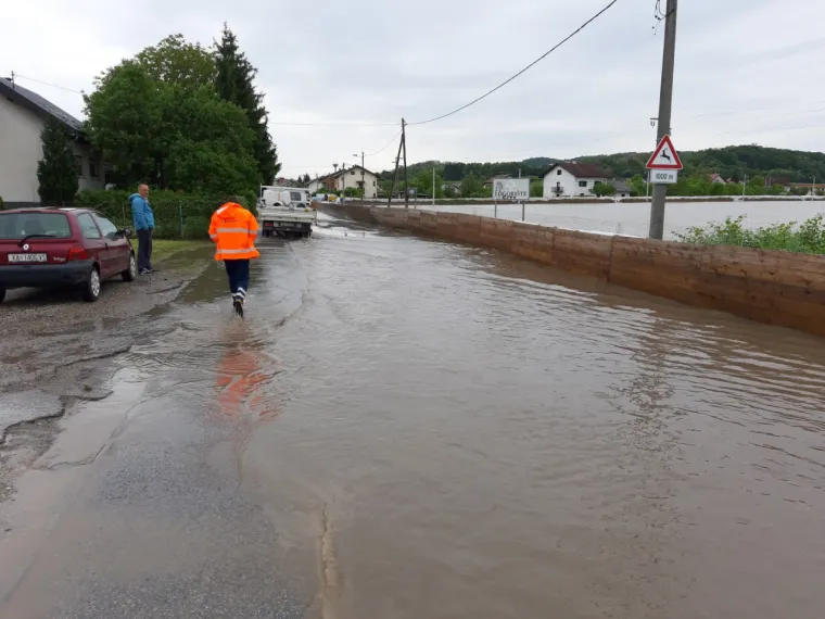 Nabujale rijeke ponovno prijete: Unatoč izvanrednim mjerama, građani u strahu od novih poplava