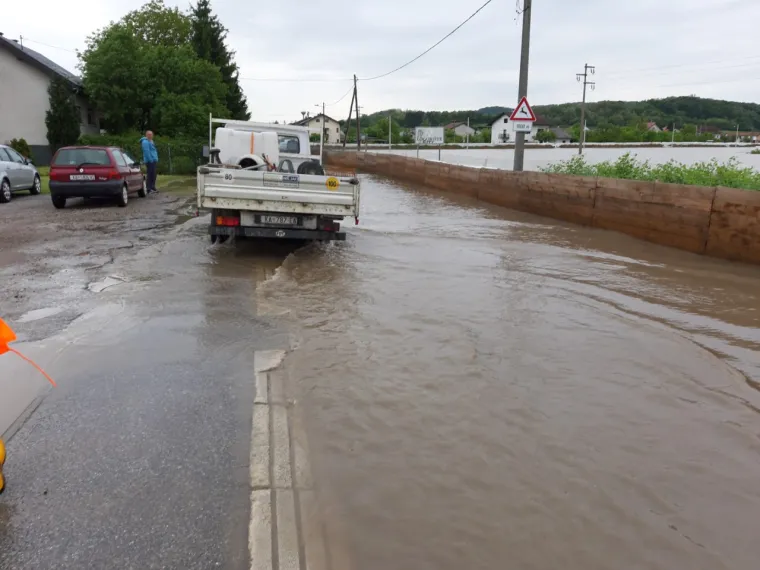 Nabujale rijeke ponovno prijete: Unatoč izvanrednim mjerama, građani u strahu od novih poplava