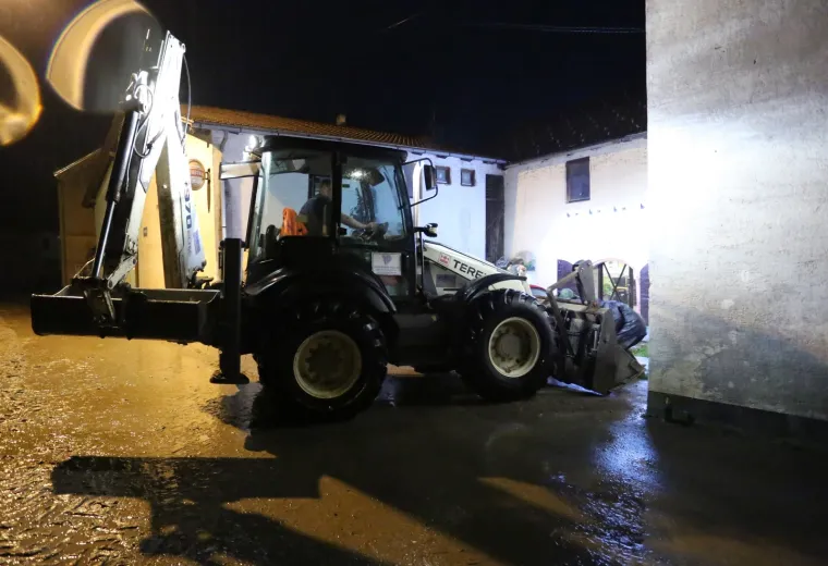 Hrvatska Kostajnica cijelu noć vodila nadljudsku bitku s vodenim valom koji ju je zahvatio