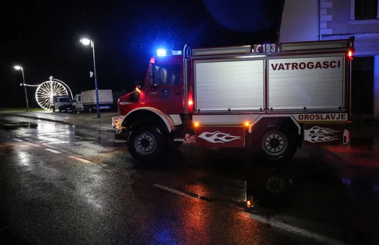 Hrvatska Kostajnica cijelu noć vodila nadljudsku bitku s vodenim valom koji ju je zahvatio