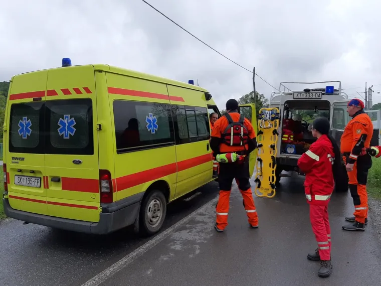 Drama u poplavljenoj Kostajnici: HGSS pomagao prevesti pacijenta s moždanim udarom