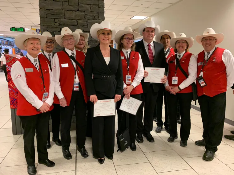 Kakva dobrodo&scaron;lica u Calgaryju! Kolinda Grabar-Kitarović i njen suprug Jakov pozirali u kaubojskim &scaron;e&scaron;irima!