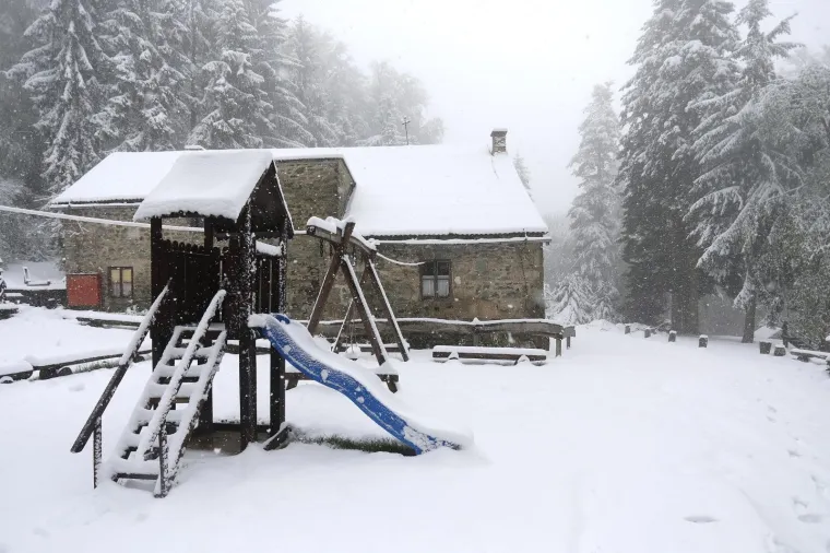 Sljeme pod bijelim pokrivačem: Snijeg usred proljeća iznenadio Zagrepčane