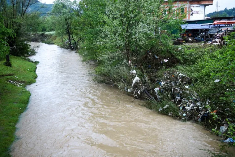 Visoki vodostaji i dalje prijete na sjeveru BiH: U Maglaju se zabraja &scaron;teta nakon nevremena