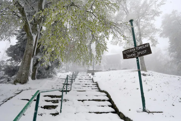 USRED SVIBNJA ZABIJELILO SLJEME: Fotke izgledaju nestvarno