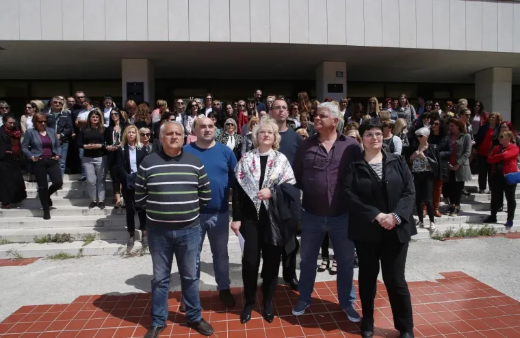 Prosvjed zaposlenika sudova diljem Hrvatske: 'Veće plaće svima ili nikome!'