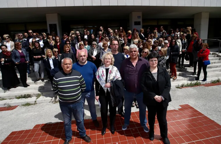 Prosvjed zaposlenika sudova diljem Hrvatske: 'Veće plaće svima ili nikome!'