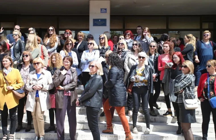 Prosvjed zaposlenika sudova diljem Hrvatske: 'Veće plaće svima ili nikome!'