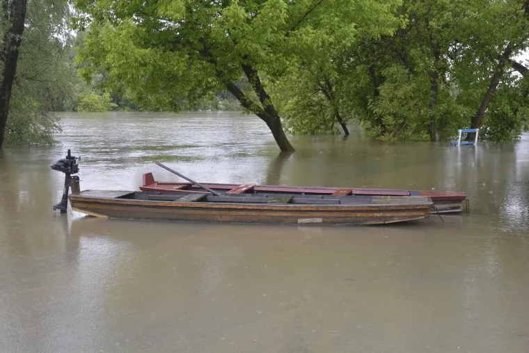 Vodostaji padaju, ali mnoga područja su jo&scaron; uvijek poplavljena