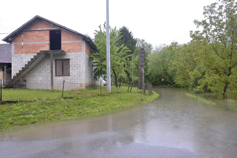 Vodostaji padaju, ali mnoga područja su jo&scaron; uvijek poplavljena