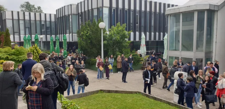 Crni, gusti dim &scaron;iri se Ksaverom: Gori hrvatska agencija za malo gospodarstvo