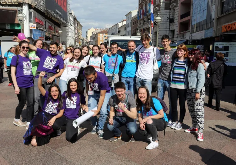 U Rijeci i Osijeku počeo Hod za život: Policija privela desetak antiprosvjednika