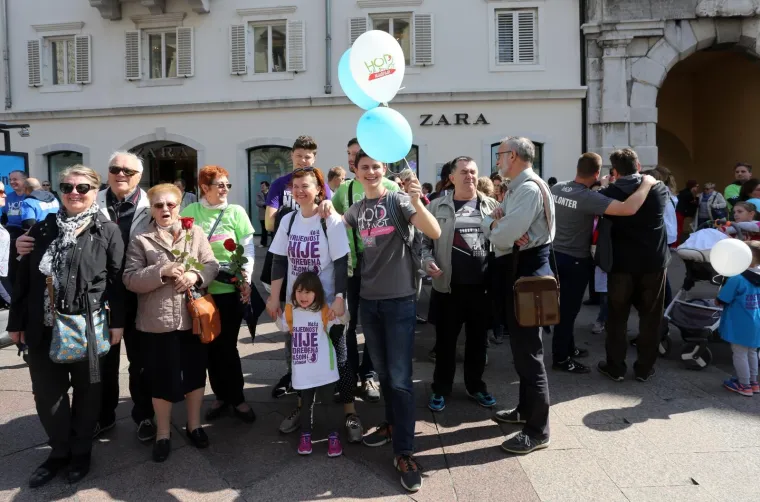 U Rijeci i Osijeku počeo Hod za život: Policija privela desetak antiprosvjednika