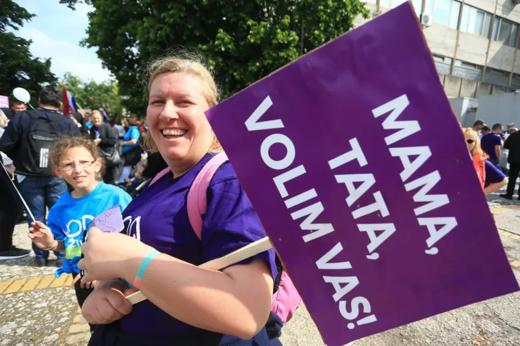 U Rijeci i Osijeku počeo Hod za život: Policija privela desetak antiprosvjednika