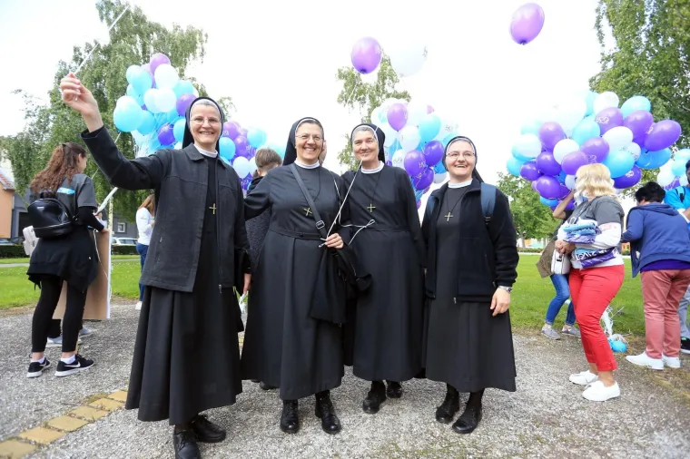 U Rijeci i Osijeku počeo Hod za život: Policija privela desetak antiprosvjednika