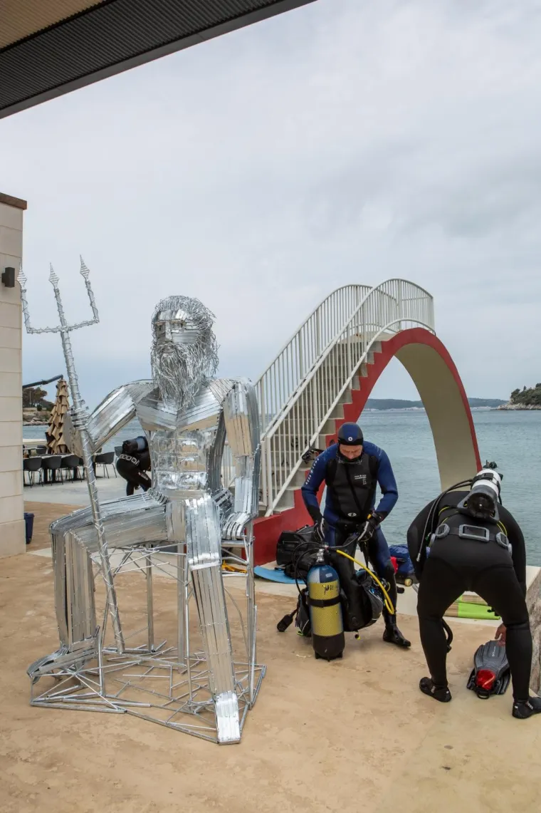 U Dubrovniku održana velika akcija či&scaron;ćenja podmorja: Pogledajte &scaron;to su sve ronioci izvukli na obalu!