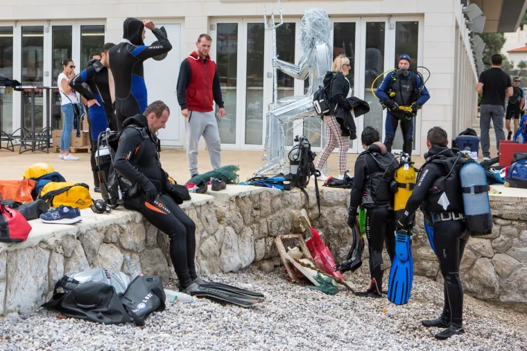 U Dubrovniku održana velika akcija či&scaron;ćenja podmorja: Pogledajte &scaron;to su sve ronioci izvukli na obalu!