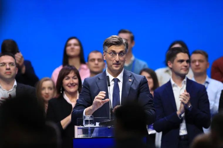 Plenković 'urlao' o snazi HDZ-a, Merkel: 'Živjela sam u diktaturi i nisam mogla doći u Jugoslaviju'