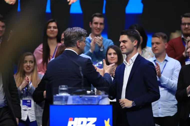 Plenković 'urlao' o snazi HDZ-a, Merkel: 'Živjela sam u diktaturi i nisam mogla doći u Jugoslaviju'