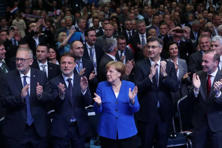 Plenković 'urlao' o snazi HDZ-a, Merkel: 'Živjela sam u diktaturi i nisam mogla doći u Jugoslaviju'