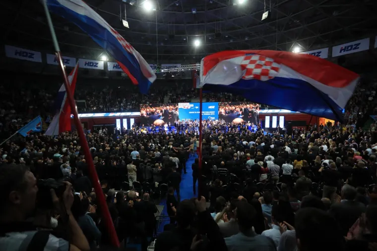Plenković 'urlao' o snazi HDZ-a, Merkel: 'Živjela sam u diktaturi i nisam mogla doći u Jugoslaviju'