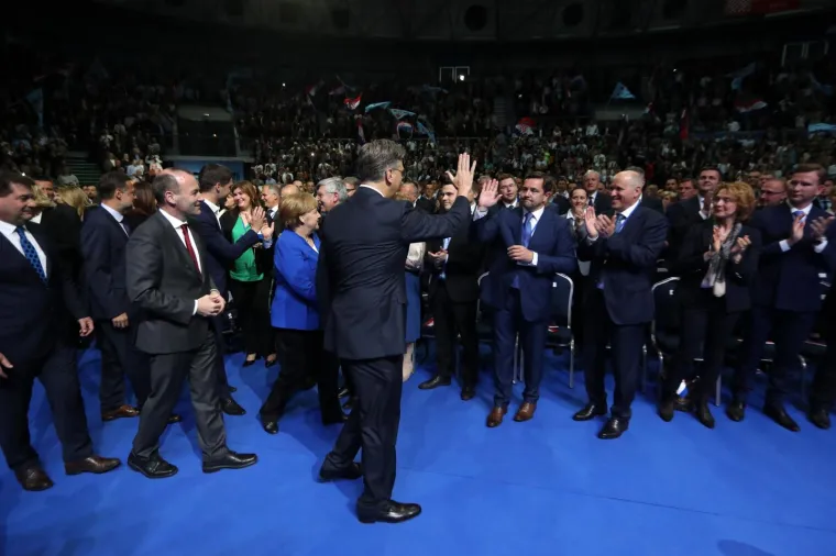 Plenković 'urlao' o snazi HDZ-a, Merkel: 'Živjela sam u diktaturi i nisam mogla doći u Jugoslaviju'
