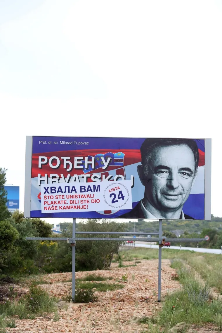 PUPOVAC ZAHVALIO NA UNIŠTENIM PLAKATIMA, VANDALI NISU DUGO ČEKALI: Opet osvanuli ustaški simboli i gnjusne prijetnje