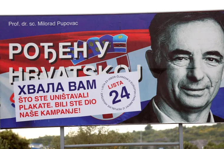 PUPOVAC ZAHVALIO NA UNIŠTENIM PLAKATIMA, VANDALI NISU DUGO ČEKALI: Opet osvanuli ustaški simboli i gnjusne prijetnje