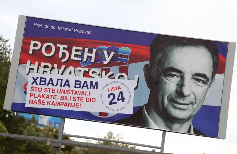 PUPOVAC ZAHVALIO NA UNIŠTENIM PLAKATIMA, VANDALI NISU DUGO ČEKALI: Opet osvanuli ustaški simboli i gnjusne prijetnje