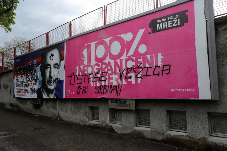 PUPOVAC ZAHVALIO NA UNI&Scaron;TENIM PLAKATIMA, VANDALI NISU DUGO ČEKALI: Opet osvanuli usta&scaron;ki simboli i gnjusne prijetnje