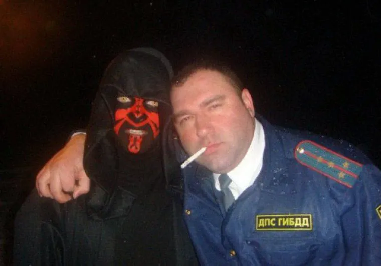 ČIME IH HRANE DA ODRASTU U OVO? S obzirom da je u pitanju Rusija, vjerojatno votkom...