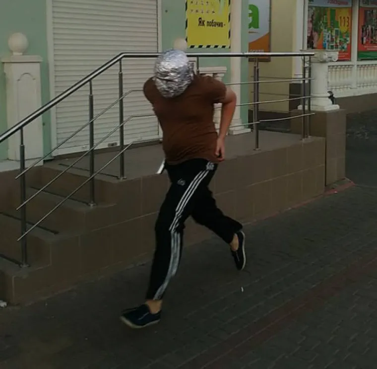 ČIME IH HRANE DA ODRASTU U OVO? S obzirom da je u pitanju Rusija, vjerojatno votkom...