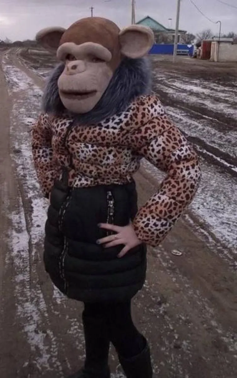 ČIME IH HRANE DA ODRASTU U OVO? S obzirom da je u pitanju Rusija, vjerojatno votkom...