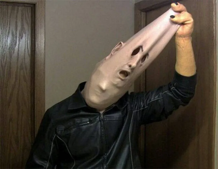 ČIME IH HRANE DA ODRASTU U OVO? S obzirom da je u pitanju Rusija, vjerojatno votkom...