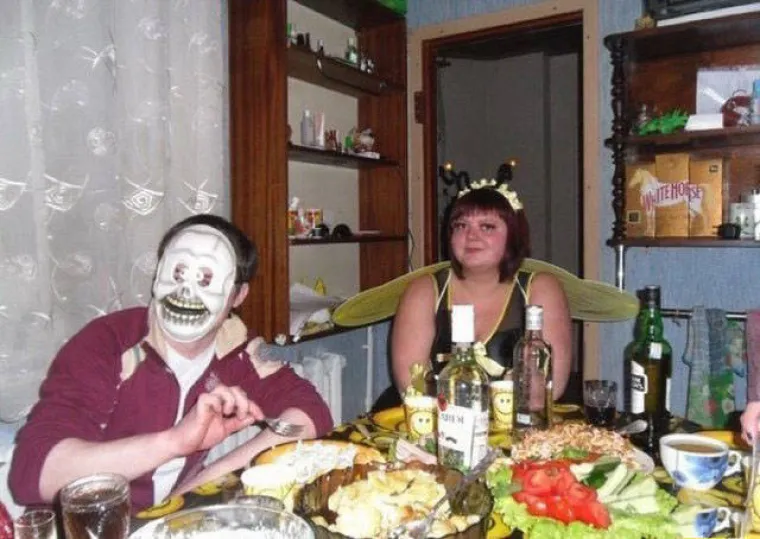 ČIME IH HRANE DA ODRASTU U OVO? S obzirom da je u pitanju Rusija, vjerojatno votkom...