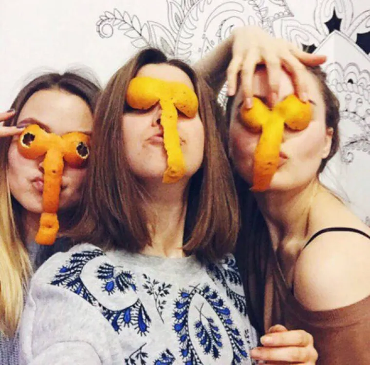 ČIME IH HRANE DA ODRASTU U OVO? S obzirom da je u pitanju Rusija, vjerojatno votkom...